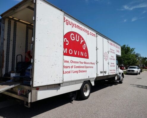 3 Guys Moving