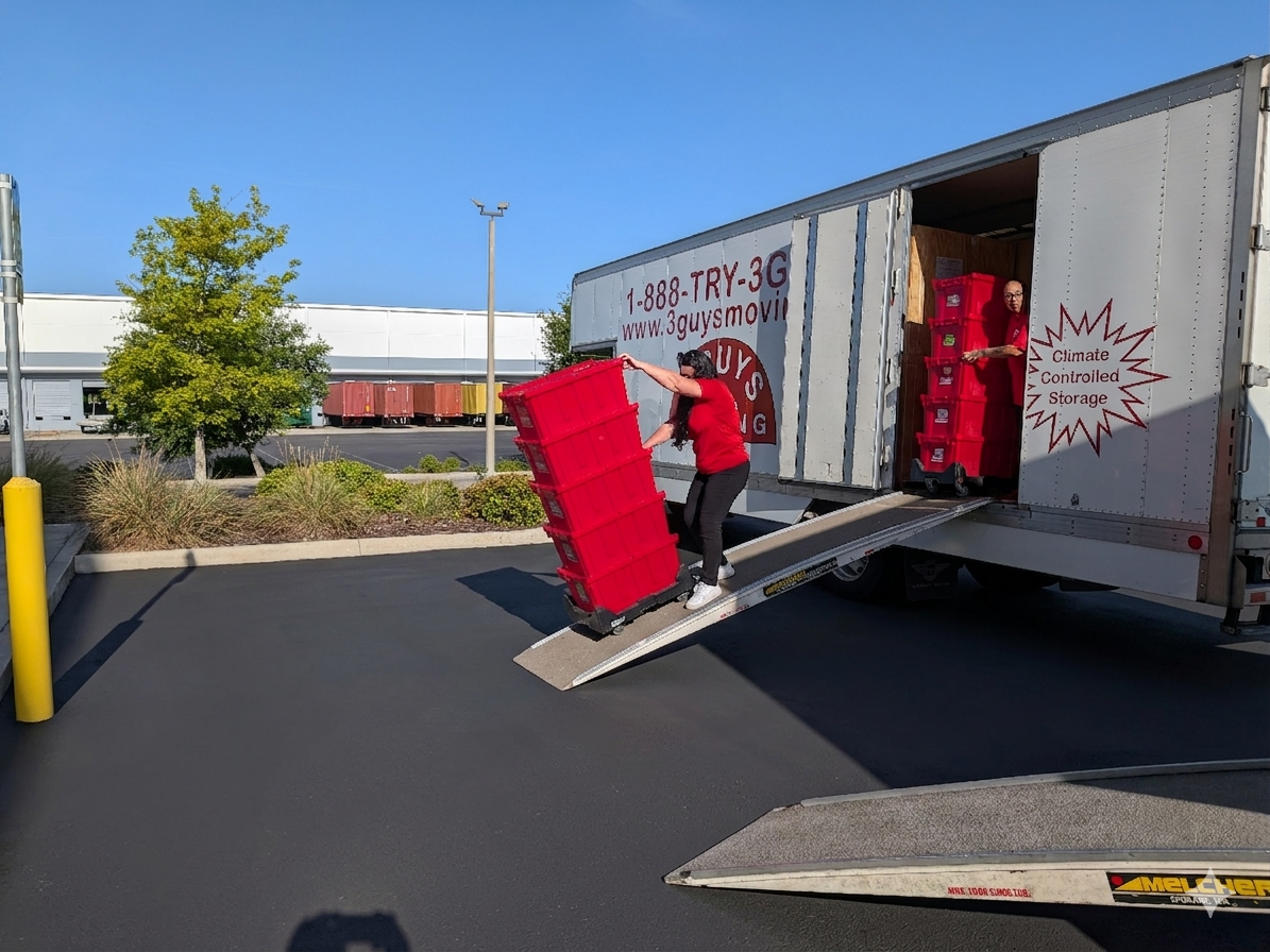 Eco-Friendly Plastic Moving Box Rentals Eco-Friendly Plastic Moving Box Rentals